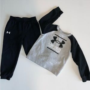 Under Armour matching set. Toddler size 4t. Good condition!